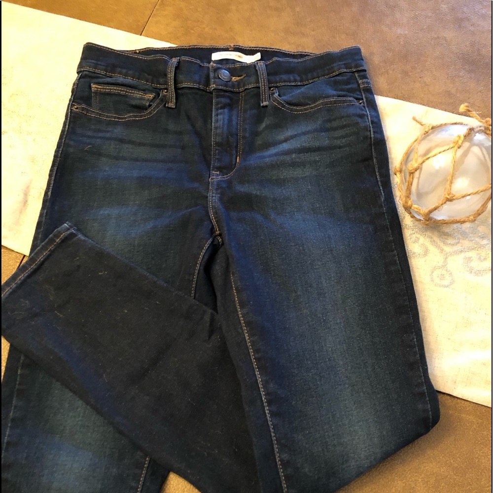 Levi’s jeans. Slimming skinny